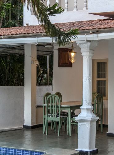 villa beach house calangute outdoor dining area